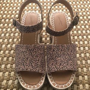 Universal Thread wedge espadrilles